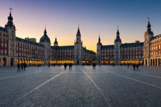 Vue panoramique de Madrid avec ses monuments emblématiques et ses quartiers animés