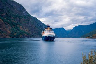 navires de croisière MSC naviguant dans le fjord de Hardanger