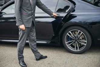 Véhicule de luxe pour un transfert privé à Cannes